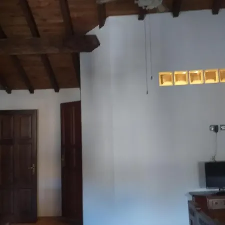 A Due Passi Dal Castello Bed & Breakfast *