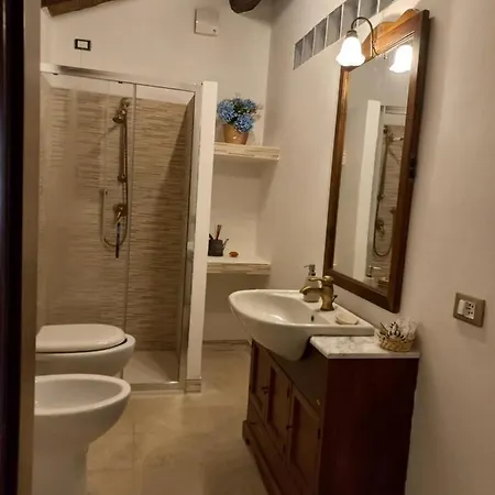 A Due Passi Dal Castello Bed & Breakfast *