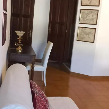 A Due Passi Dal Castello Bed & Breakfast *
