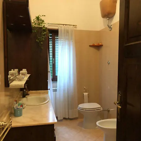 A Due Passi Dal Castello B&B 비냐넬로