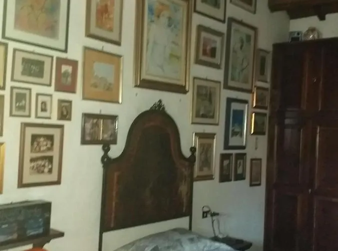 A Due Passi Dal Castello Bed and Breakfast 3*