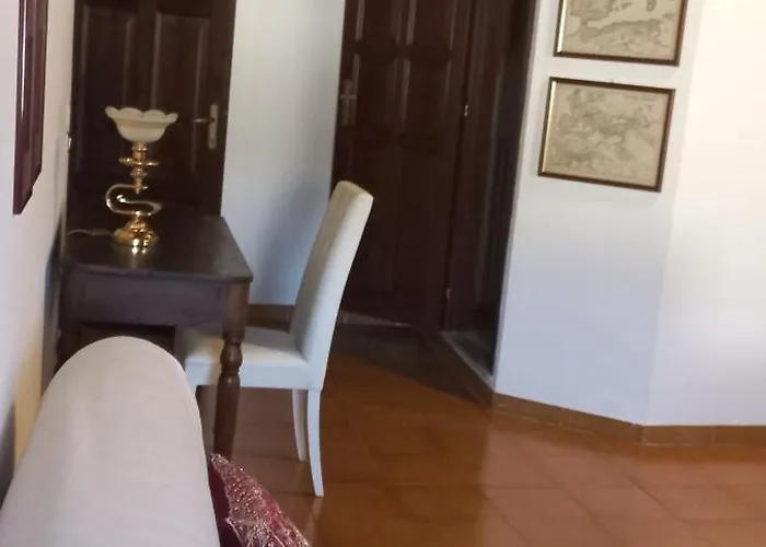 A Due Passi Dal Castello Bed and Breakfast 3*